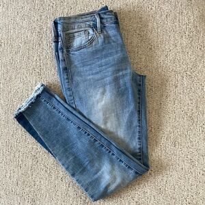 A2 Jeans Los Angeles, non-distressed skinny jeans with fun bottom.